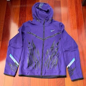 Nike Jacket in Bold Purple with Black Accents